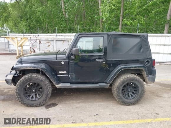 ✅ 2012 Jeep Wrangler Arctic • VIN: 1C4AJWBG0CL111472 • Lot: 42414407. Listed on IAAI with 129,100 mi. Free auction sales archive from the USA and detailed vehicle history report at DreamBid. Image 14.