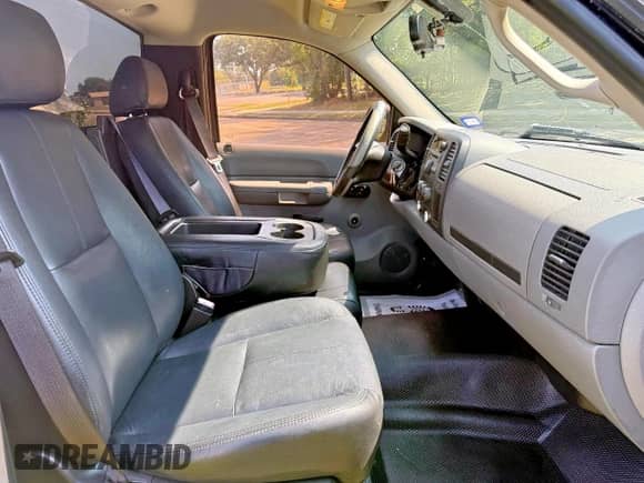 2008 Chevrolet Silverado 1500 Work Truck z VIN 1GCEC14C28Z204734, wystawiony jako Copart lot #91361855 z przebiegiem 176 284 mil mil oraz Szkoda całkowita • Salvage title. Historia ofert i sprzedaży dostępna na DreamBid. Obrazek 5.