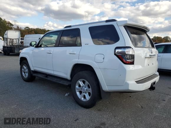 ✅ 2024 Toyota 4Runner SR5 • VIN: JTEMU5JR0R6247590 • Лот: 89729425. Опубликован ранее на Copart с пробегом 45 097 миль. Бесплатный доступ к архиву аукционных продаж из США и подробный отчёт об истории автомобиля на DreamBid. Изображение 2.