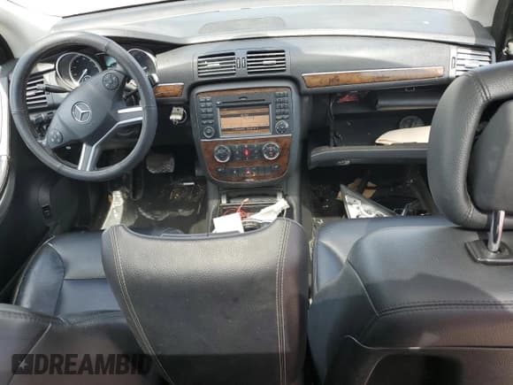 ✅ 2012 Mercedes-Benz R 350 • VIN: 4JGCB5HE1CA142775 • Lot: 66994145. Wystawiony na Copart z przebiegiem 171 243 mil. Bezpłatny archiwum sprzedaży aukcyjnych z USA i szczegółowy raport historii pojazdu na DreamBid. Zdjęcie 8.