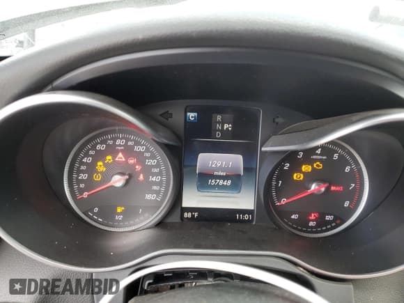 ✅ 2017 Mercedes-Benz C 300 • VIN: 55SWF4JB6HU190608 • Lot: 87290435. Wystawiony na Copart z przebiegiem 157 848 mil. Bezpłatny archiwum sprzedaży aukcyjnych z USA i szczegółowy raport historii pojazdu na DreamBid. Zdjęcie 9.