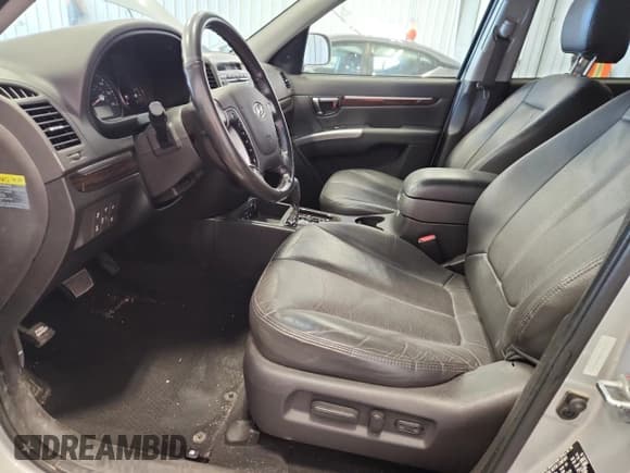 ✅ 2011 Hyundai Santa Fe Limited • VIN: 5XYZKDAG2BG041067 • Lot: 82503735. Listed on Copart with 139,704 mi. Free auction sales archive from the USA and detailed vehicle history report at DreamBid. Image 7.