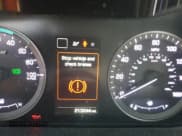 ✅ 2016 Hyundai Sonata SE • VIN: KMHE24L1XGA009574 • Lot: 63392512. Listed on Copart with 213,244 mi. Free auction sales archive from the USA and detailed vehicle history report at DreamBid. Image 8.