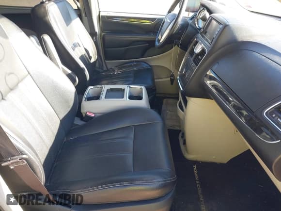 ✅ 2015 Chrysler Town & Country Touring L • VIN: 2C4RC1CG4FR601505 • Lot: 43401940. Wystawiony na IAAI z przebiegiem 171 954 mil. Bezpłatny archiwum sprzedaży aukcyjnych z USA i szczegółowy raport historii pojazdu na DreamBid. Zdjęcie 5.