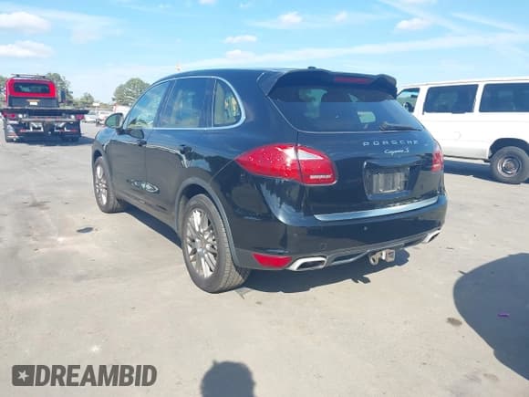 ✅ 2013 Porsche Cayenne S • VIN: WP1AB2A28DLA80757 • Lot: 43478843. Listed on IAAI with 241,771 mi. Free auction sales archive from the USA and detailed vehicle history report at DreamBid. Image 3.