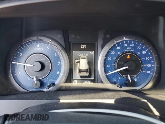 ✅ 2017 Toyota Sienna XLE • VIN: 5TDDZ3DC4HS171596 • Lot: 80689945. Listed on Copart with 48,926 mi. Free auction sales archive from the USA and detailed vehicle history report at DreamBid. Image 9.