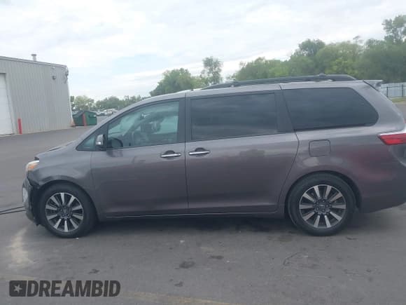 ✅ 2015 Toyota Sienna XLE • VIN: 5TDYK3DC1FS676272 • Lot: 43067069. Wystawiony na IAAI z przebiegiem 127 833 mil. Bezpłatny archiwum sprzedaży aukcyjnych z USA i szczegółowy raport historii pojazdu na DreamBid. Zdjęcie 15.