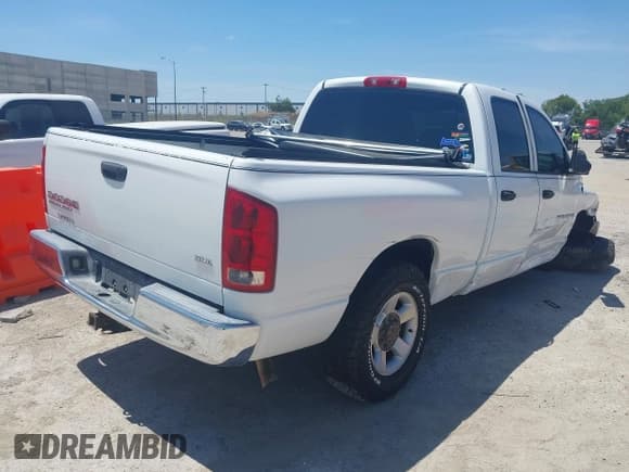 ✅ 2004 Dodge 2500 ST • VIN: 3D7KA28D54G174520 • Lot: 43009846. Wystawiony na IAAI z przebiegiem 198 881 mil. Bezpłatny archiwum sprzedaży aukcyjnych z USA i szczegółowy raport historii pojazdu na DreamBid. Zdjęcie 4.