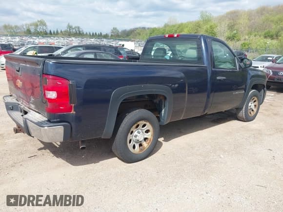 ✅ 2007 Chevrolet Silverado 1500 Work Truck • VIN: 1GCEC14C27Z570997 • Лот: 42192143. Опубликован ранее на IAAI с пробегом 215 940 миль. Бесплатный доступ к архиву аукционных продаж из США и подробный отчёт об истории автомобиля на DreamBid. Изображение 4.