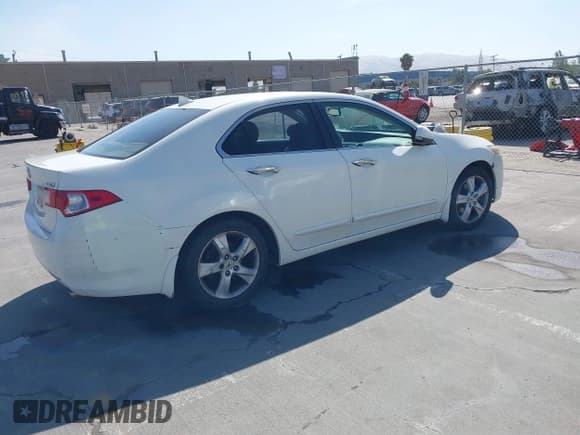 ✅ 2009 Acura TSX • VIN: JH4CU26629C003923 • Lot: 42488628. Listed on IAAI with 213,331 mi. Free auction sales archive from the USA and detailed vehicle history report at DreamBid. Image 4.