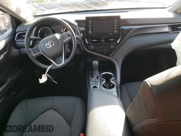 ✅ 2023 Toyota Camry LE • VIN: 4T1C11BKXPU094062 • Lot: 80136045. Wystawiony na Copart z przebiegiem 82 220 mil. Bezpłatny archiwum sprzedaży aukcyjnych z USA i szczegółowy raport historii pojazdu na DreamBid. Zdjęcie 8.