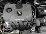 2017 Hyundai Elantra SE z VIN 5NPD84LF8HH014583, wystawiony jako Copart lot #75925354 z przebiegiem 102 148 mil mil oraz Czysty tytuł • Clean title. Historia ofert i sprzedaży dostępna na DreamBid. Obrazek 13.