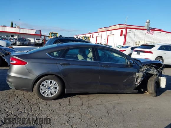 ✅ 2019 Ford Fusion S • VIN: 3FA6P0G73KR175473 • Lot: 43508920. Listed on IAAI with 146,098 mi. Free auction sales archive from the USA and detailed vehicle history report at DreamBid. Image 14.