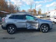 ✅ 2020 Jeep Cherokee Limited • VIN: 1C4PJMDX5LD597038 • Lot: 43678492. Wystawiony na IAAI z przebiegiem 152 280 mil. Bezpłatny archiwum sprzedaży aukcyjnych z USA i szczegółowy raport historii pojazdu na DreamBid. Zdjęcie 13.