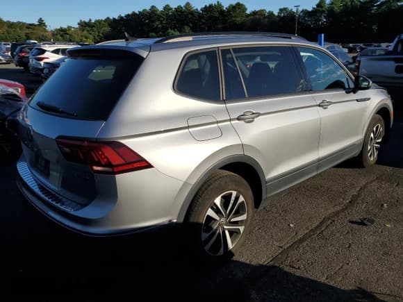✅ 2022 Volkswagen Tiguan S • VIN: 3VV0B7AX4NM041378 • Lot: 84607015. Listed on Copart with 95,305 mi. Free auction sales archive from the USA and detailed vehicle history report at DreamBid. Image 3.
