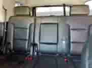 2019 Chevrolet Tahoe LT z VIN 1GNSCBKC2KR118169, wystawiony jako Copart lot #85701705 z przebiegiem 113 918 mil mil oraz Czysty tytuł • Clean title. Historia ofert i sprzedaży dostępna na DreamBid. Obrazek 10.