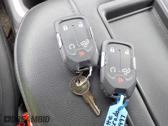 ✅ 2021 Chevrolet Silverado 1500 RST • VIN: 1GCUYEET1MZ355223 • Lot: 42389404. Wystawiony na IAAI z przebiegiem 78 843 mil. Bezpłatny archiwum sprzedaży aukcyjnych z USA i szczegółowy raport historii pojazdu na DreamBid. Zdjęcie 11.