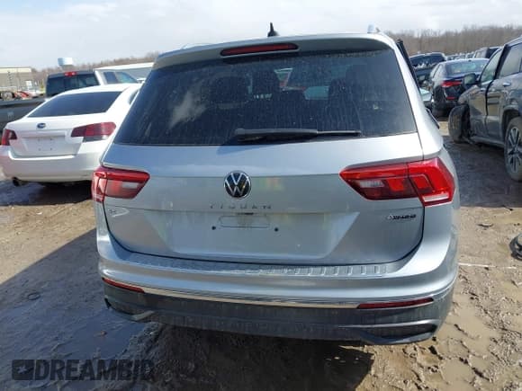 ✅ 2023 Volkswagen Tiguan SE • VIN: 3VV2B7AX0PM034519 • Lot: 41723470. Wystawiony na IAAI z przebiegiem 17 250 mil. Bezpłatny archiwum sprzedaży aukcyjnych z USA i szczegółowy raport historii pojazdu na DreamBid. Zdjęcie 16.