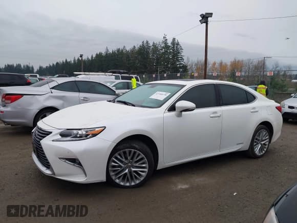 ✅ 2016 Lexus ES 300h • VIN: JTHBW1GG9G2110204 • Lot: 43760130. Listed on IAAI with 82,137 mi. Free auction sales archive from the USA and detailed vehicle history report at DreamBid. Image 14.