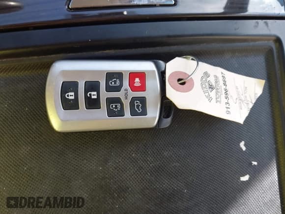 ✅ 2017 Toyota Sienna XLE Auto Access Seat • VIN: 5TDYZ3DCXHS814910 • Lot: 41700845. Listed on IAAI with 110,701 mi. Free auction sales archive from the USA and detailed vehicle history report at DreamBid. Image 11.