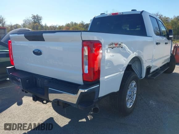 ✅ 2026 Ford F-250 XLT • VIN: 1FT7W2BN6TEC23541 • Lot: 43886971. Listed on IAAI with 4,128 mi. Free auction sales archive from the USA and detailed vehicle history report at DreamBid. Image 4.