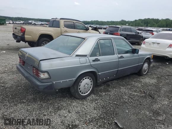 ✅ 1991 Mercedes-Benz 190 • VIN: WDBDA29D3MF767780 • Lot: 57215785. Wystawiony na Copart z przebiegiem 200 216 mil. Bezpłatny archiwum sprzedaży aukcyjnych z USA i szczegółowy raport historii pojazdu na DreamBid. Zdjęcie 3.