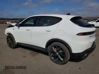 2024 Dodge Hornet R/T Plus z VIN ZACPDFDW8R3A28180, wystawiony jako Copart lot #47788165 z przebiegiem 1 207 mil mil oraz Szkoda całkowita • Salvage title. Historia ofert i sprzedaży dostępna na DreamBid. Obrazek 2.