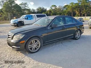 ✅ 2014 Mercedes-Benz C 250 Sport • VIN: WDDGF4HB0EA938226 • Lot: 94472715. Wystawiony na Copart z przebiegiem 290 466 mil. Bezpłatny archiwum sprzedaży aukcyjnych z USA i szczegółowy raport historii pojazdu na DreamBid. Zdjęcie 1.