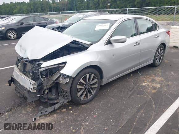 ✅ 2017 Nissan Altima SR • VIN: 1N4AL3AP3HC177053 • Lot: 43005084. Wystawiony na IAAI z przebiegiem 166 992 mil. Bezpłatny archiwum sprzedaży aukcyjnych z USA i szczegółowy raport historii pojazdu na DreamBid. Zdjęcie 2.