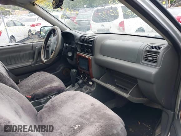 ✅ 1998 Isuzu Rodeo S • VIN: 4S2CM58W8W4366186 • Lot: 42328552. Wystawiony na IAAI z przebiegiem Nie podano. Bezpłatny archiwum sprzedaży aukcyjnych z USA i szczegółowy raport historii pojazdu na DreamBid. Zdjęcie 5.