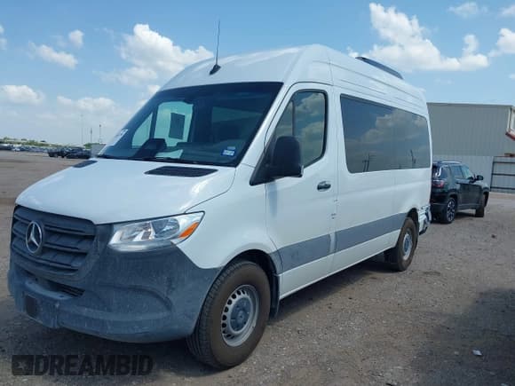✅ 2025 Mercedes-Benz Sprinter Passenger • VIN: W1Z4KFHY5SP810752 • Lot: 42861256. Listed on IAAI with 4,288 mi. Free auction sales archive from the USA and detailed vehicle history report at DreamBid. Image 17.