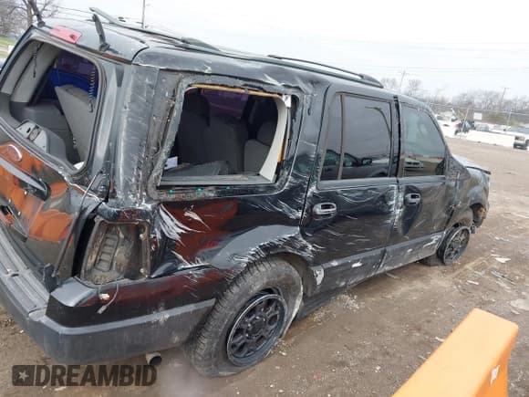 ✅ 2003 Ford Expedition XLT Value • VIN: 1FMPU16W13LC06625 • Lot: 43819356. Wystawiony na IAAI z przebiegiem 173 383 mil. Bezpłatny archiwum sprzedaży aukcyjnych z USA i szczegółowy raport historii pojazdu na DreamBid. Zdjęcie 6.