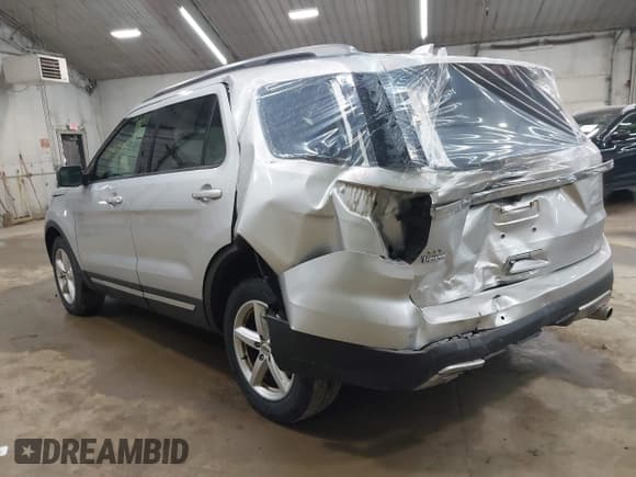 ✅ 2017 Ford Explorer XLT • VIN: 1FM5K8D85HGE35206 • Lot: 42417957. Wystawiony na IAAI z przebiegiem 84 873 mil. Bezpłatny archiwum sprzedaży aukcyjnych z USA i szczegółowy raport historii pojazdu na DreamBid. Zdjęcie 3.