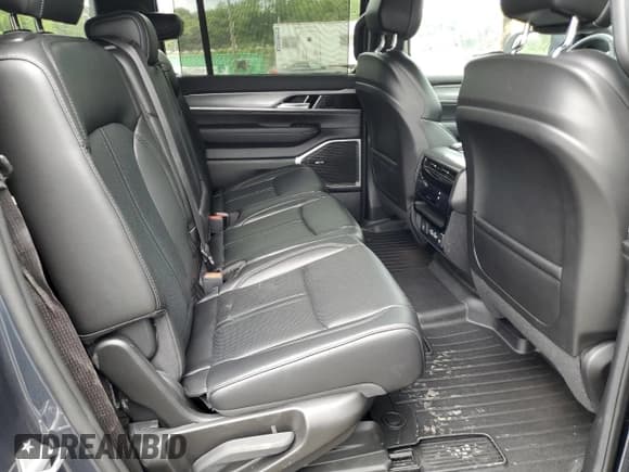 ✅ 2022 Jeep Wagoneer Series I • VIN: 1C4SJVAT0NS214235 • Lot: 69052935. Wystawiony na Copart z przebiegiem 18 985 mil. Bezpłatny archiwum sprzedaży aukcyjnych z USA i szczegółowy raport historii pojazdu na DreamBid. Zdjęcie 11.