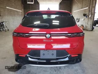 ✅ 2024 Alfa Romeo Tonale Ti • VIN: ZASPATCW9R3057035 • Lot: 67743145. Wystawiony na Copart z przebiegiem 2 206 mil. Bezpłatny archiwum sprzedaży aukcyjnych z USA i szczegółowy raport historii pojazdu na DreamBid. Zdjęcie 6.