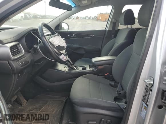 ✅ 2020 Kia Sorento LX • VIN: 5XYPG4A33LG659313 • Lot: 81939915. Wystawiony na Copart z przebiegiem 142 849 mil. Bezpłatny archiwum sprzedaży aukcyjnych z USA i szczegółowy raport historii pojazdu na DreamBid. Zdjęcie 7.