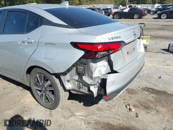 ✅ 2021 Nissan Versa SV • VIN: 3N1CN8EVXML826061 • Lot: 43499323. Listed on IAAI with 100,000 mi. Free auction sales archive from the USA and detailed vehicle history report at DreamBid. Image 6.