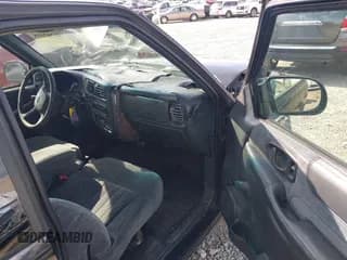 ✅ 2000 Chevrolet S-10 LS • VIN: 1GCCS1954Y8223876 • Лот: 41782118. Опубликован ранее на IAAI с пробегом 237 060 миль. Бесплатный доступ к архиву аукционных продаж из США и подробный отчёт об истории автомобиля на DreamBid. Изображение 5.