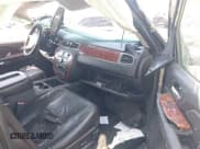 ✅ 2009 Chevrolet Suburban 2LT • VIN: 1GNFC260X9R273998 • Lot: 43517089. Wystawiony na IAAI z przebiegiem Nie podano. Bezpłatny archiwum sprzedaży aukcyjnych z USA i szczegółowy raport historii pojazdu na DreamBid. Zdjęcie 5.