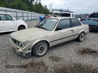 1989 BMW 3 Series z VIN WBAAA1305K8255392, wystawiony jako Copart lot #69627255 z przebiegiem 3 839 mil mil oraz Szkoda całkowita • Salvage title. Historia ofert i sprzedaży dostępna na DreamBid. Obrazek 1.