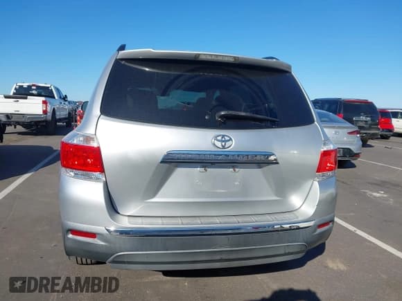 ✅ 2011 Toyota Highlander • VIN: 5TDZK3EHXBS041074 • Lot: 43469210. Listed on IAAI with 208,427 mi. Free auction sales archive from the USA and detailed vehicle history report at DreamBid. Image 16.