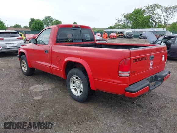 2002 Dodge Dakota Sport z VIN 1B7FL36X62S720322, wystawiony jako IAAI lot #42191267 z przebiegiem 108 191 mil mil oraz . Historia ofert i sprzedaży dostępna na DreamBid. Obrazek 3.