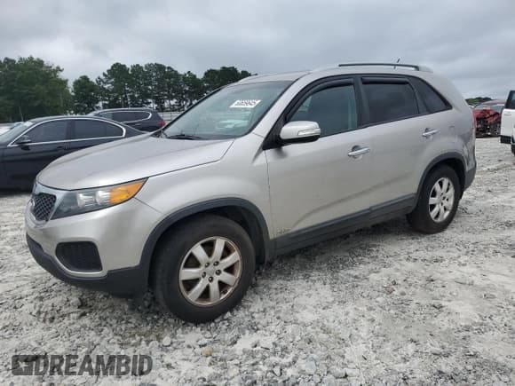 ✅ 2013 Kia Sorento LX • VIN: 5XYKTDA23DG415191 • Lot: 60659645. Listed on Copart with 200,285 mi. Free auction sales archive from the USA and detailed vehicle history report at DreamBid. Image 1.