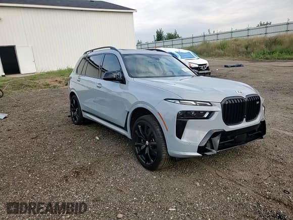 ✅ 2023 BMW X7 M60i • VIN: 5UX33EM0XP9P03072 • Lot: 68831695. Wystawiony na Copart z przebiegiem 37 250 mil. Bezpłatny archiwum sprzedaży aukcyjnych z USA i szczegółowy raport historii pojazdu na DreamBid. Zdjęcie 15.