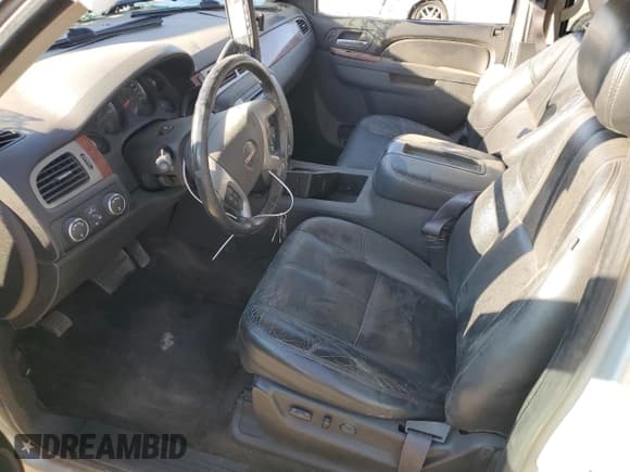 ✅ 2013 GMC Yukon XL SLT • VIN: 1GKS2KE79DR339396 • Lot: 81825735. Wystawiony na Copart z przebiegiem 180 967 mil. Bezpłatny archiwum sprzedaży aukcyjnych z USA i szczegółowy raport historii pojazdu na DreamBid. Zdjęcie 7.