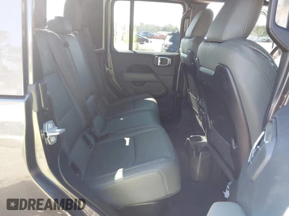 ✅ 2024 Jeep Gladiator Mojave X • VIN: 1C6JJTEGXRL123199 • Lot: 41683087. Listed on IAAI with 7,326 mi. Free auction sales archive from the USA and detailed vehicle history report at DreamBid. Image 8.