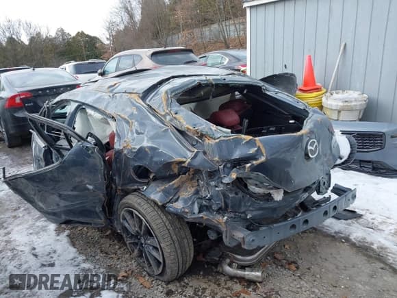 ✅ 2024 Mazda 3 S Carbon Edition • VIN: JM1BPBLM6R1713720 • Lot: 41417456. Listed on IAAI with 4,000 mi. Free auction sales archive from the USA and detailed vehicle history report at DreamBid. Image 3.