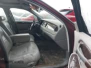 ✅ 1998 Lincoln Town Car Signature • VIN: 1LNFM82W8WY688852 • Lot: 42365729. Listed on IAAI with 194,232 mi. Free auction sales archive from the USA and detailed vehicle history report at DreamBid. Image 5.