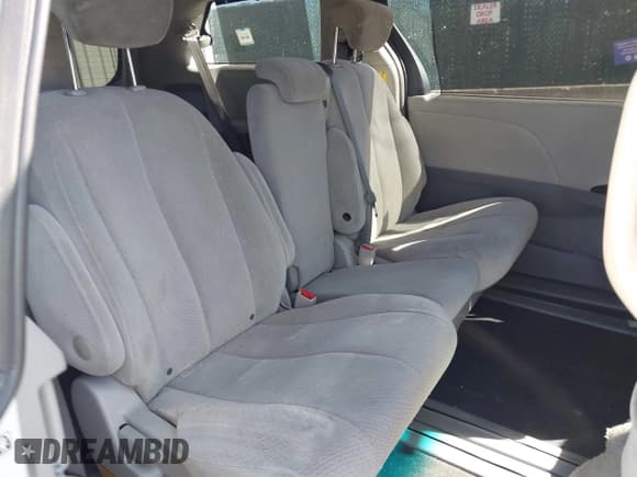 ✅ 2013 Toyota Sienna LE AAS • VIN: 5TDKK3DCXDS328568 • Лот: 43501693. Опубликован ранее на IAAI с пробегом 428 589 миль. Бесплатный доступ к архиву аукционных продаж из США и подробный отчёт об истории автомобиля на DreamBid. Изображение 8.