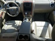 ✅ 2010 Ford Explorer Eddie Bauer • VIN: 1FMEU7EE3AUA40960 • Lot: 53076935. Wystawiony na Copart z przebiegiem 241 880 mil. Bezpłatny archiwum sprzedaży aukcyjnych z USA i szczegółowy raport historii pojazdu na DreamBid. Zdjęcie 8.